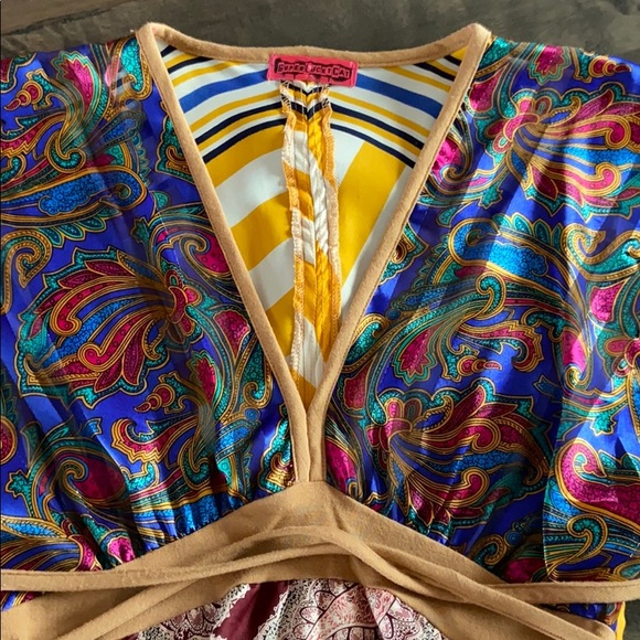 Gorgeous multi-patterned boutique top! - Picture 2 of 6